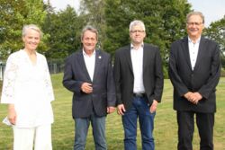 Die hauptamtliche Erste Kreisbeigeordnete Gabriele Wieland, Landrat Achim Schwickert und die neu gewählten ehrenamtlichen Kreisbeigeordneten, Andreas Strüder und Klaus Ortseifen, (v.l.n.r.) bilden gemeinsam den neuen Kreisvorstand.